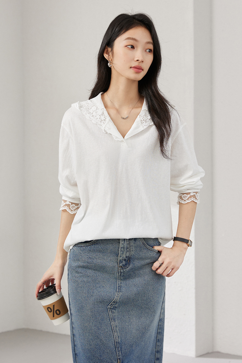 Lace-Decorated Hooded T-Shirt