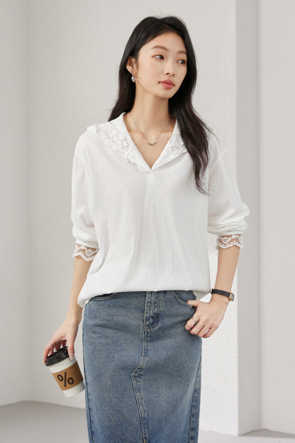 Lace-Decorated Hooded T-Shirt