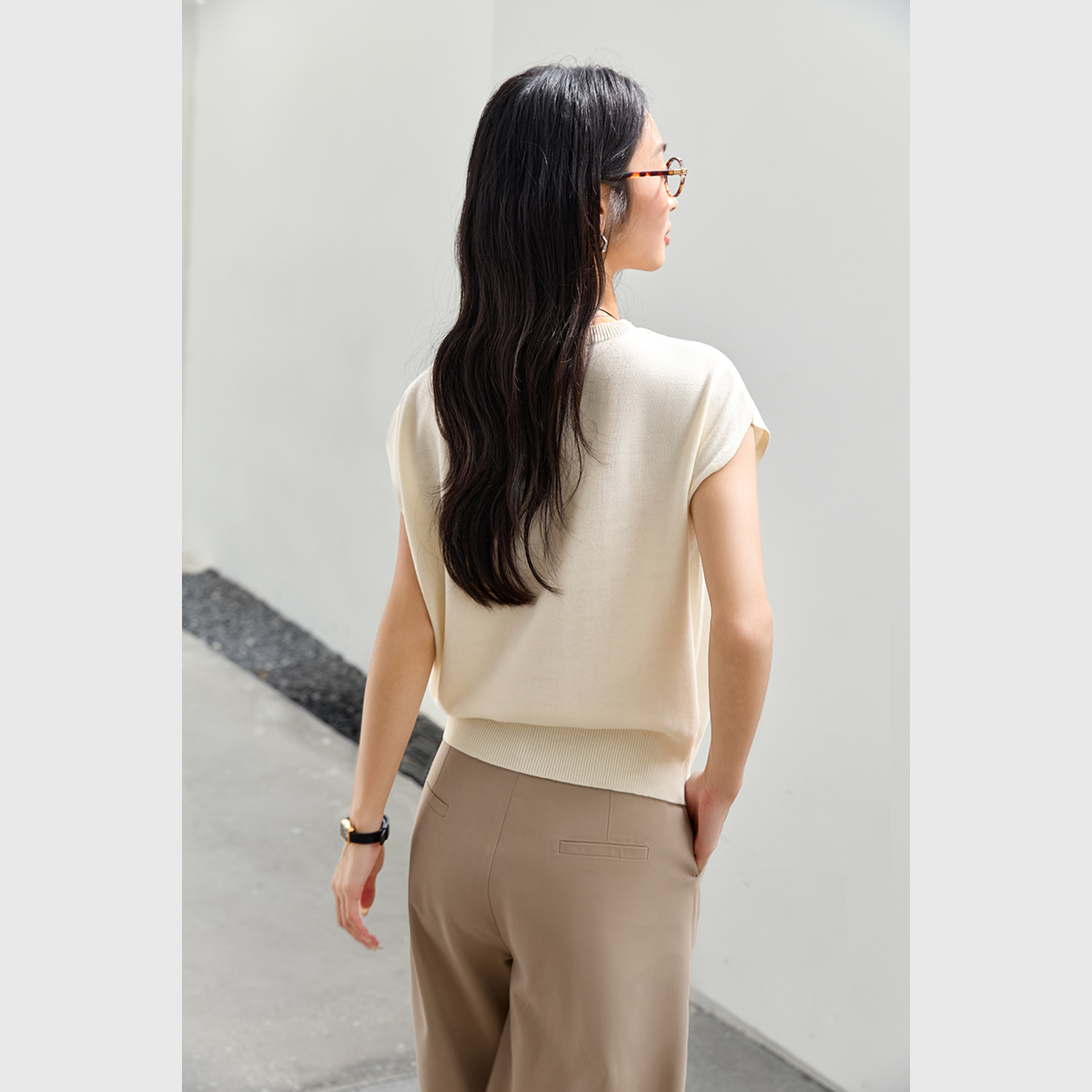 Sleeveless Round Neck Sweater-VIMLYSTORE