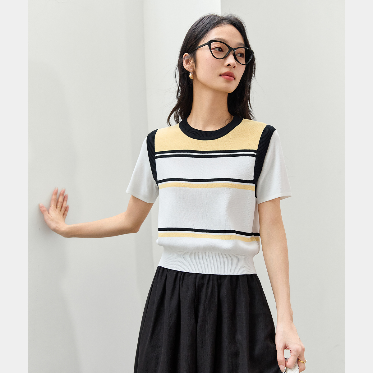 Contrast Striped Round Neck Sweater