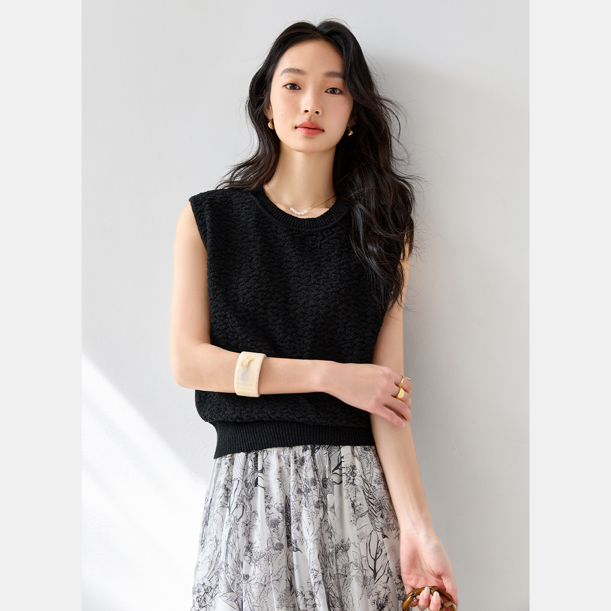Textured Sleeveless Sweater-VIMLYSTORE