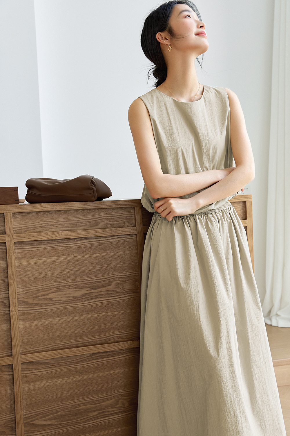 Round Neck Sleeveless Skirt Suit