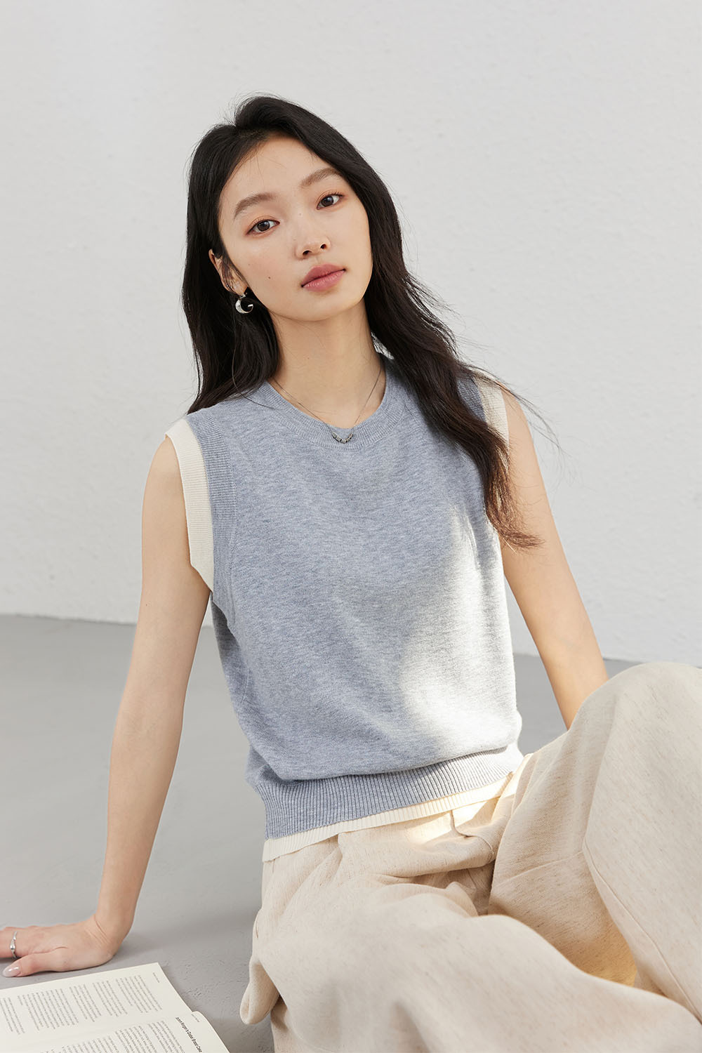 Round Neck Sleeveless Loose Knit Sweater
