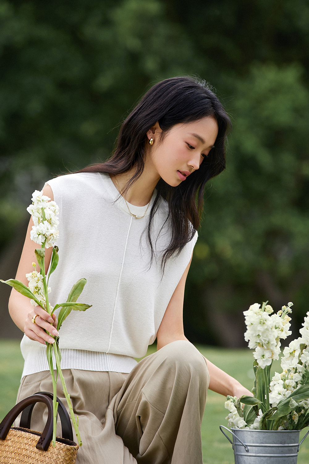 Round Neck High Elastic Sleeveless Sweater