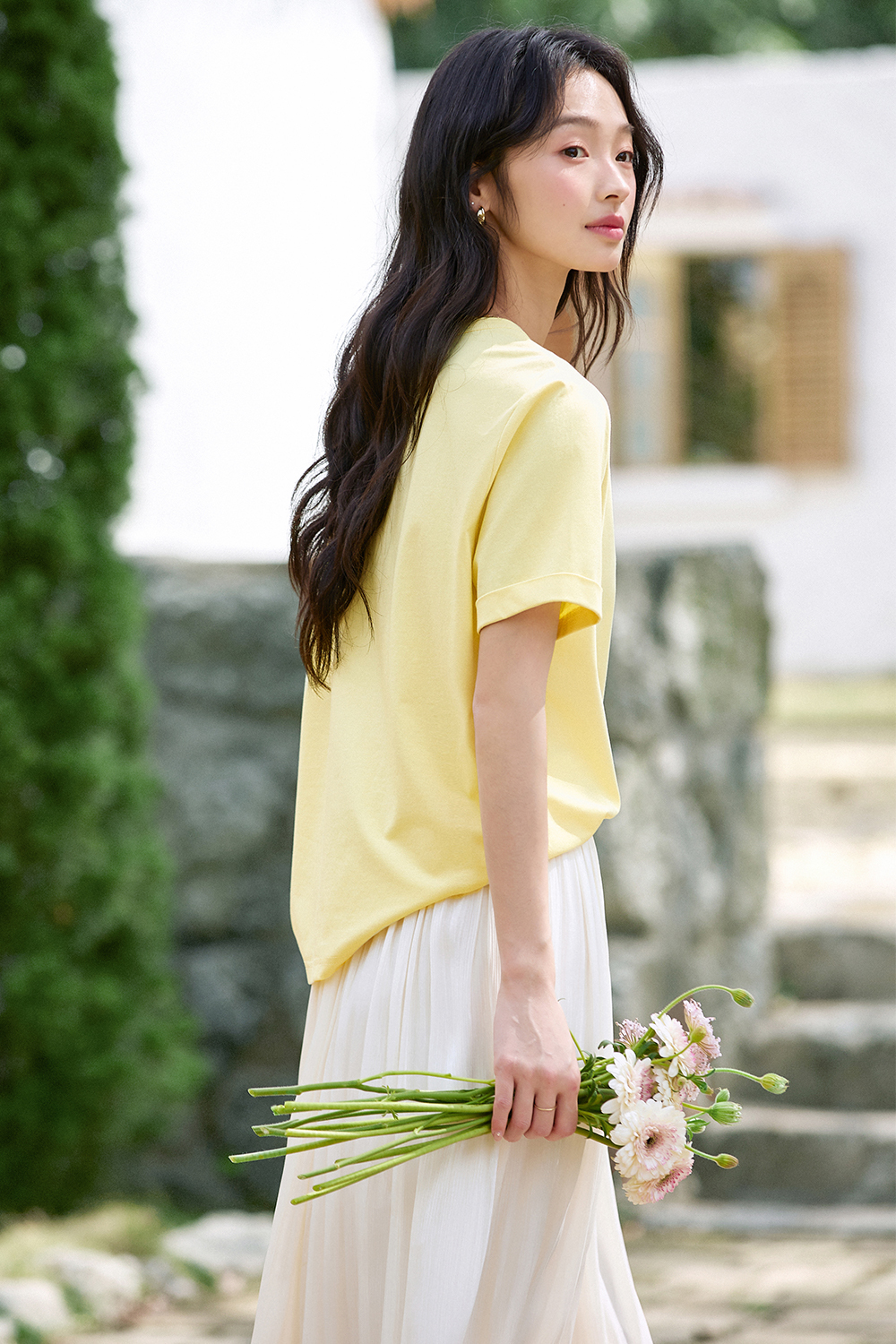 Three-Dimensional Handmade Flower-Decorated T-Shirt