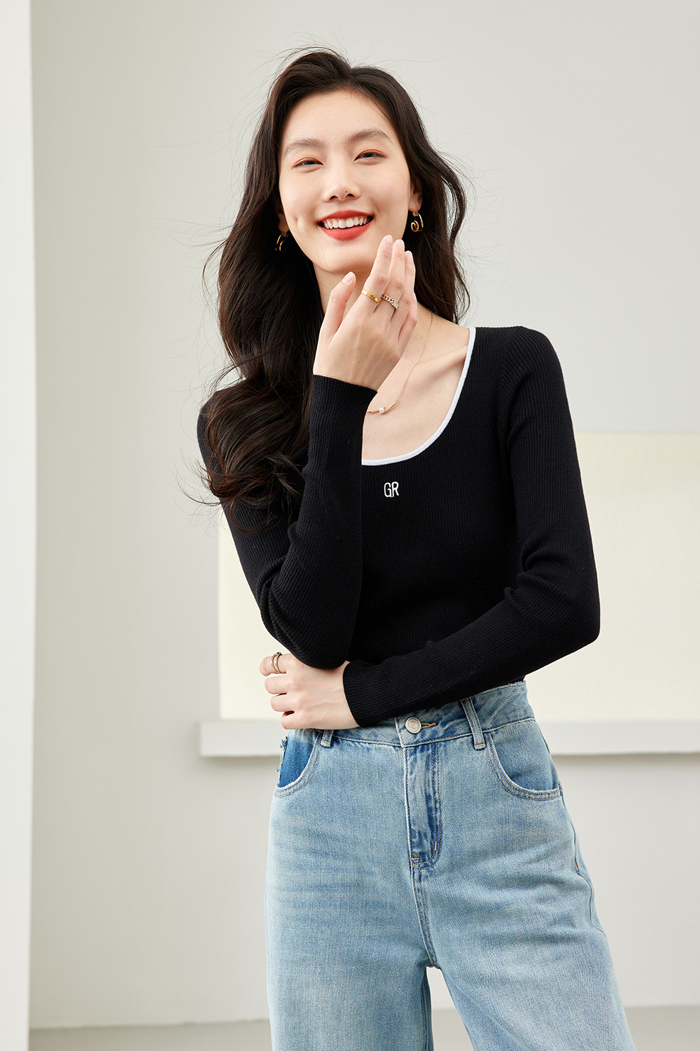 U-Neck Contrast Knitted Sweater