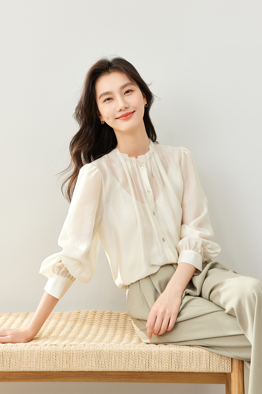 Round Collar Bud Tencel Shirt