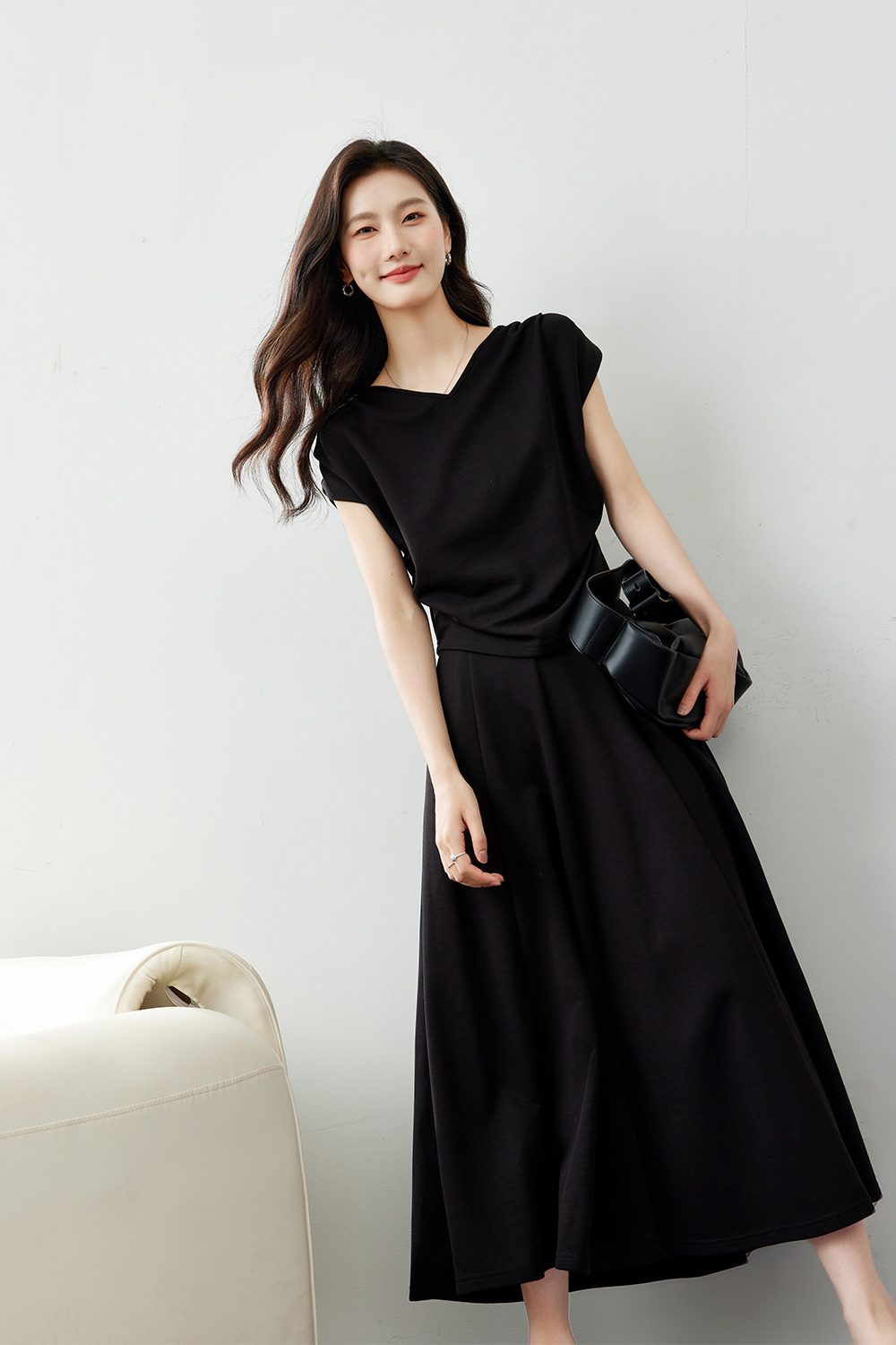 Light T-Shirt And Half Skirt Suit
