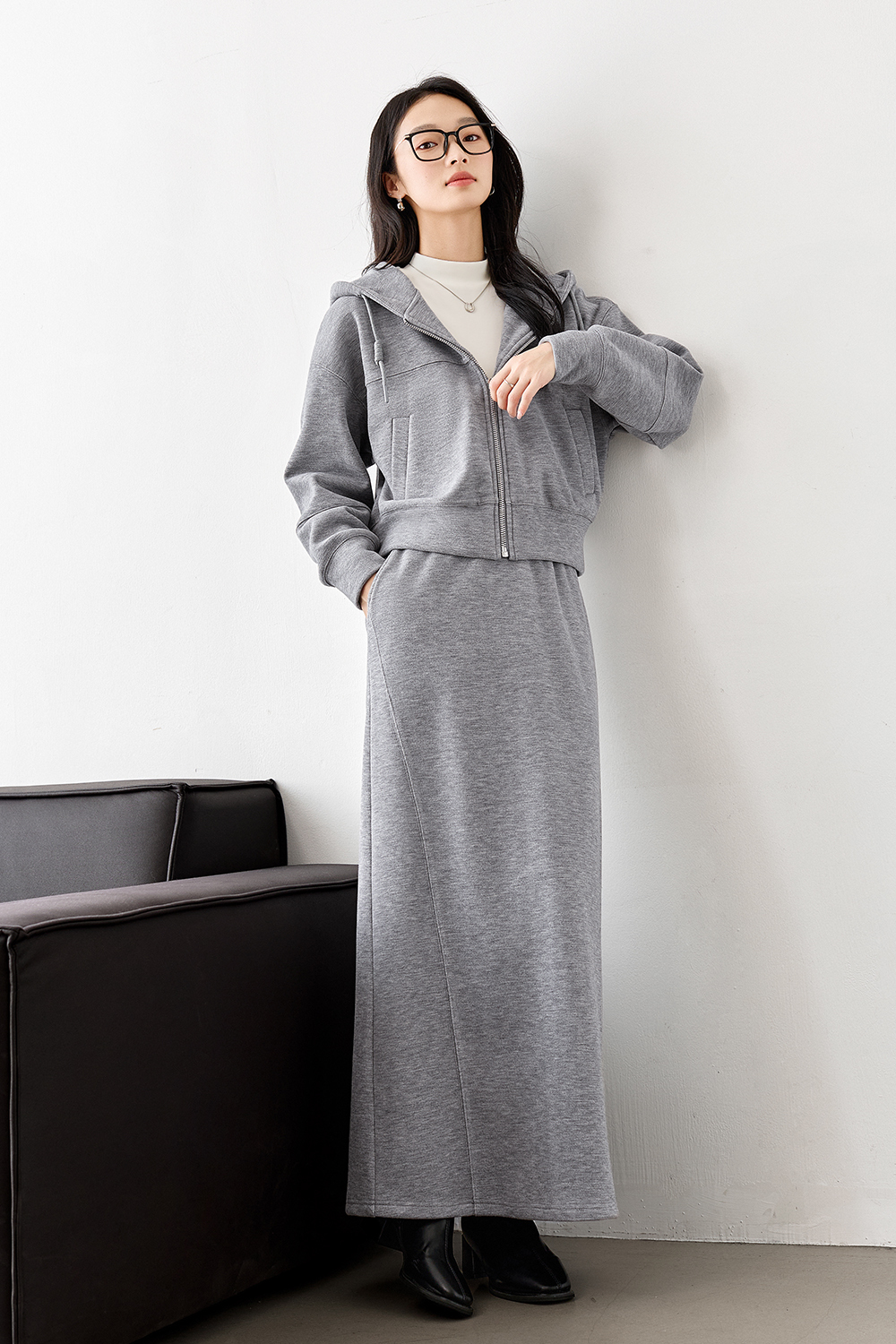 Fashionable loose hooded suit
