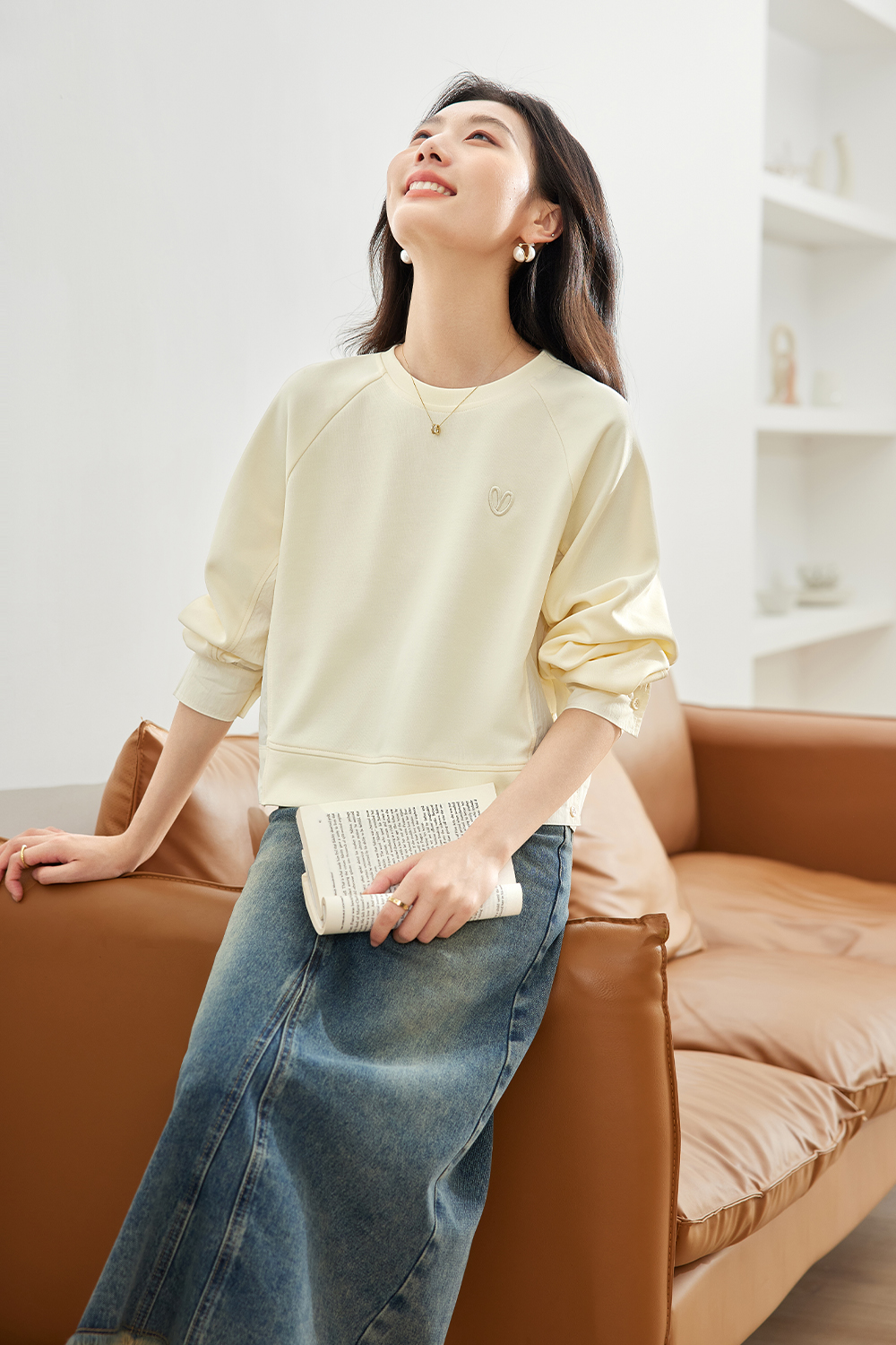 Simple Heart-Shaped Embroidered Sweatshirt-VIMLYSTORE