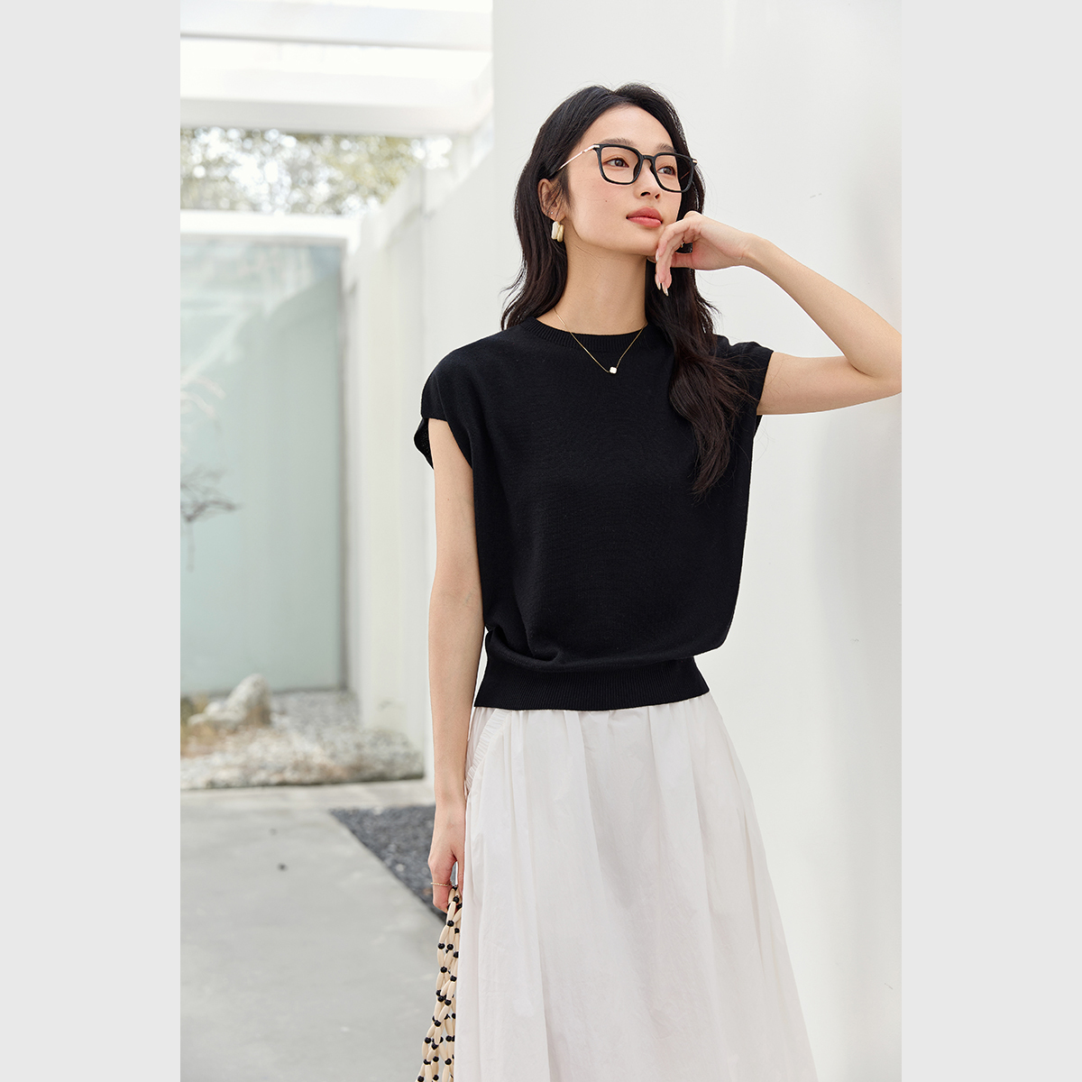 Sleeveless Round Neck Sweater