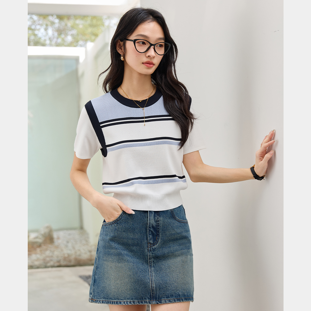 Contrast Striped Round Neck Sweater
