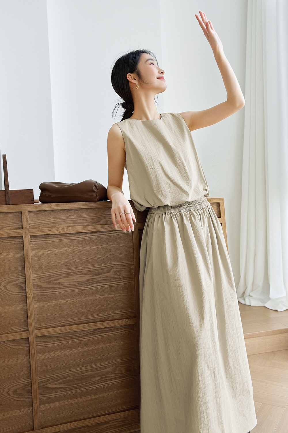 Round Neck Sleeveless Skirt Suit