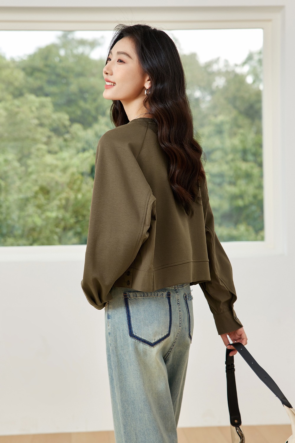 Simple Heart-Shaped Embroidered Sweatshirt-VIMLYSTORE