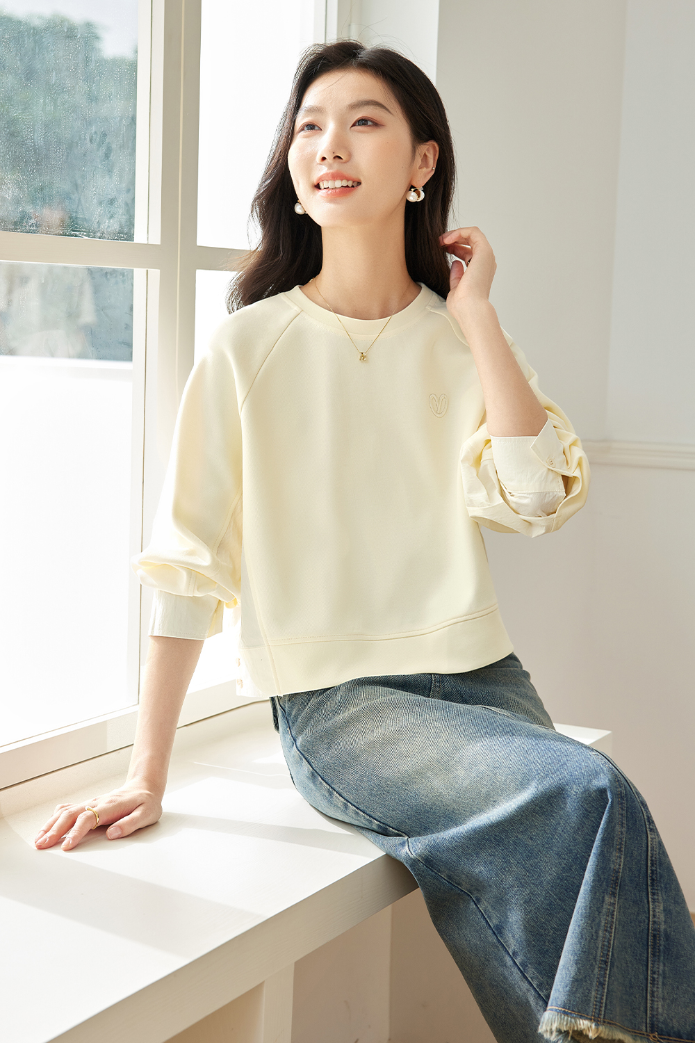 Simple Heart-Shaped Embroidered Sweatshirt-VIMLYSTORE