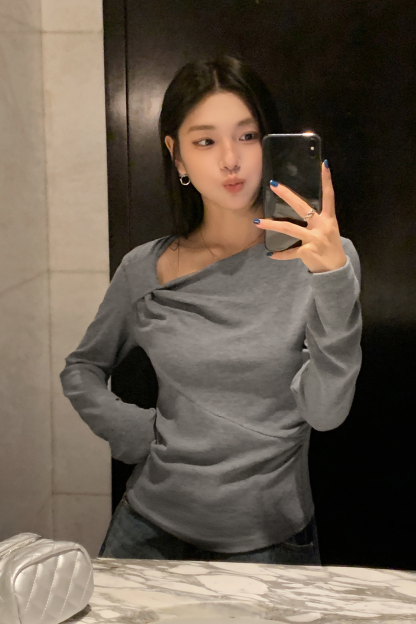 Simple Knotted Long-Sleeved T-Shirt