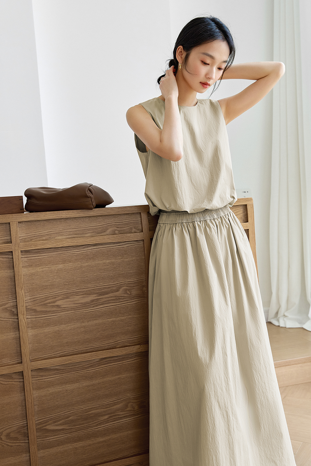 Round Neck Sleeveless Skirt Suit
