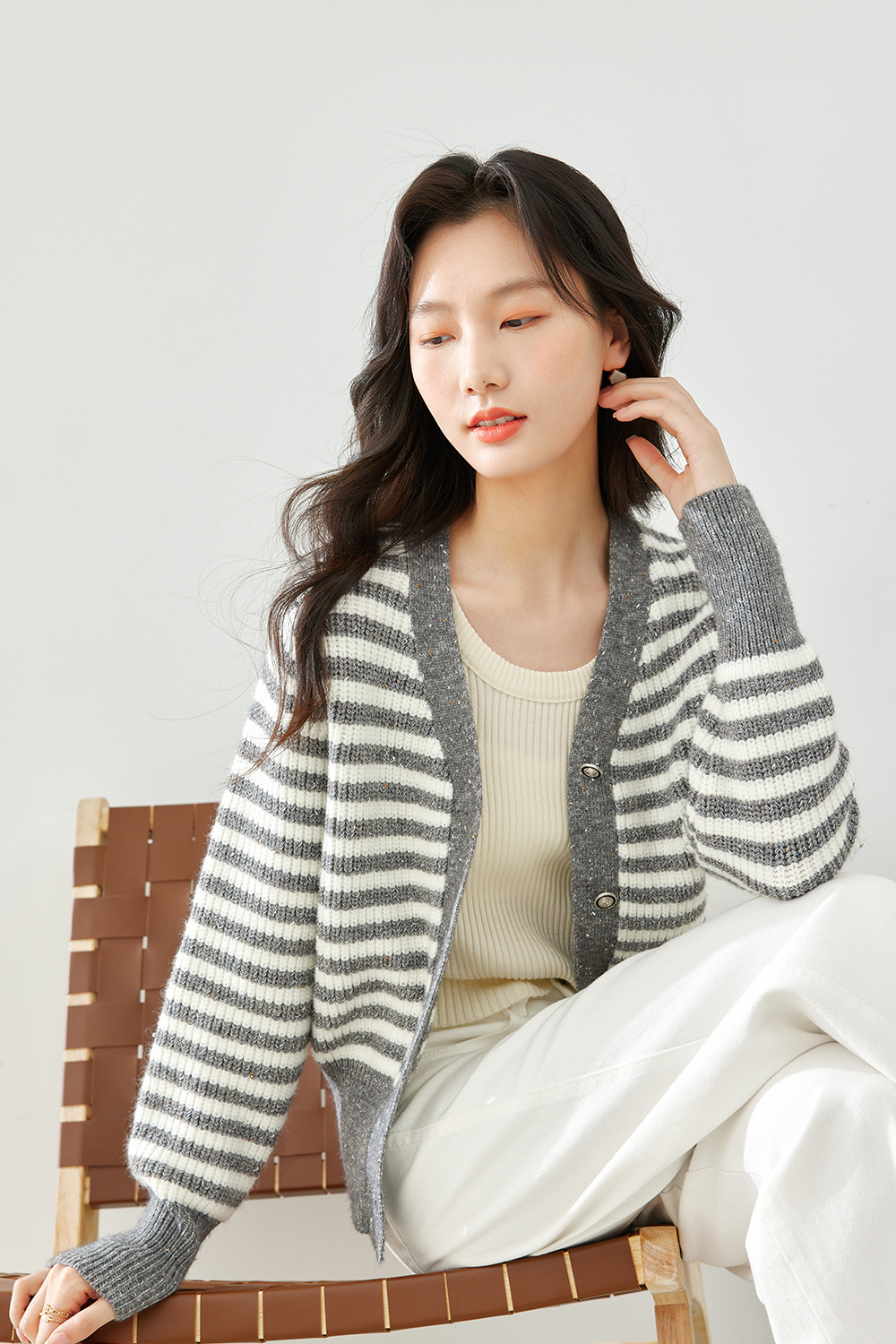 V-neck striped knitted cardigan-VIMLYSTORE
