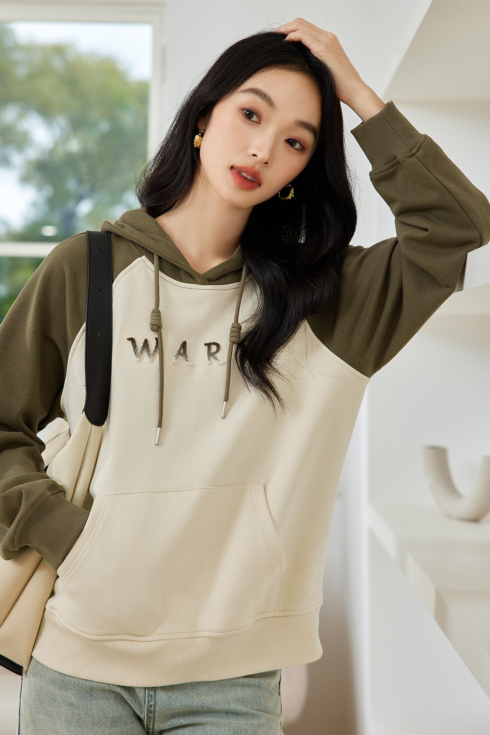 Retro contrasting color hooded sweatshirt