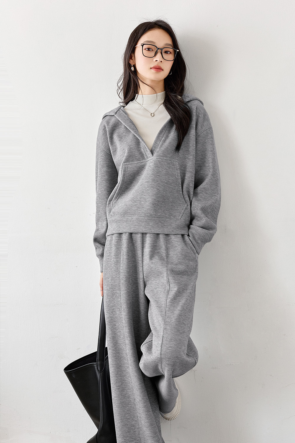 Fashionable casual V-neck suit