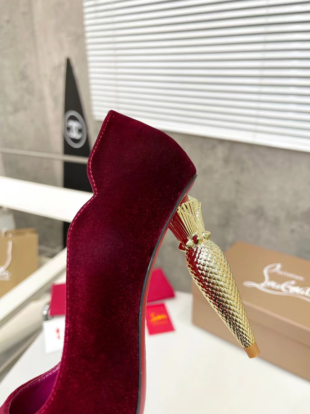 Lipchick Pump 100 mm Red Velvet