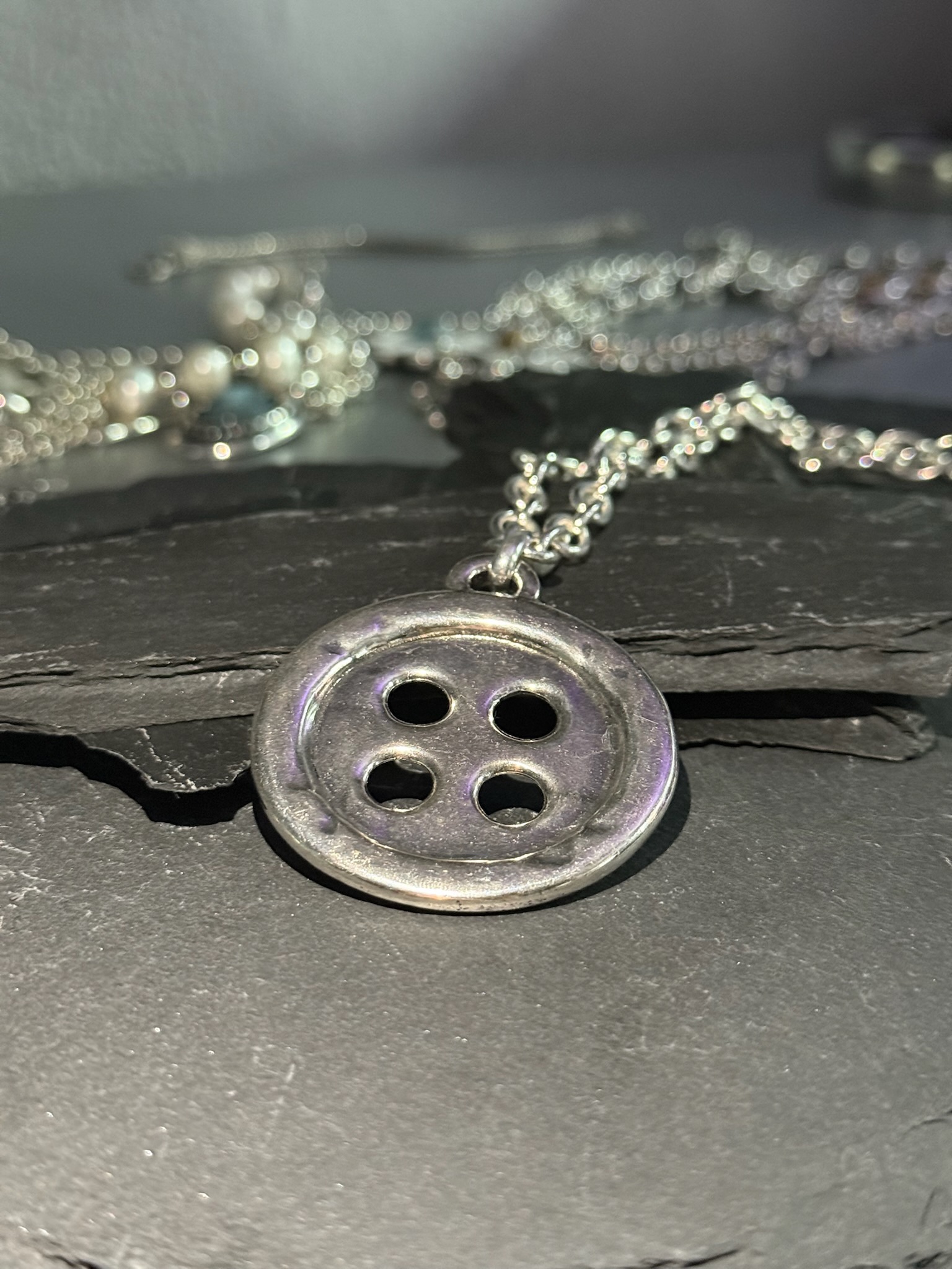 OTRO BUTTON NECKLACE