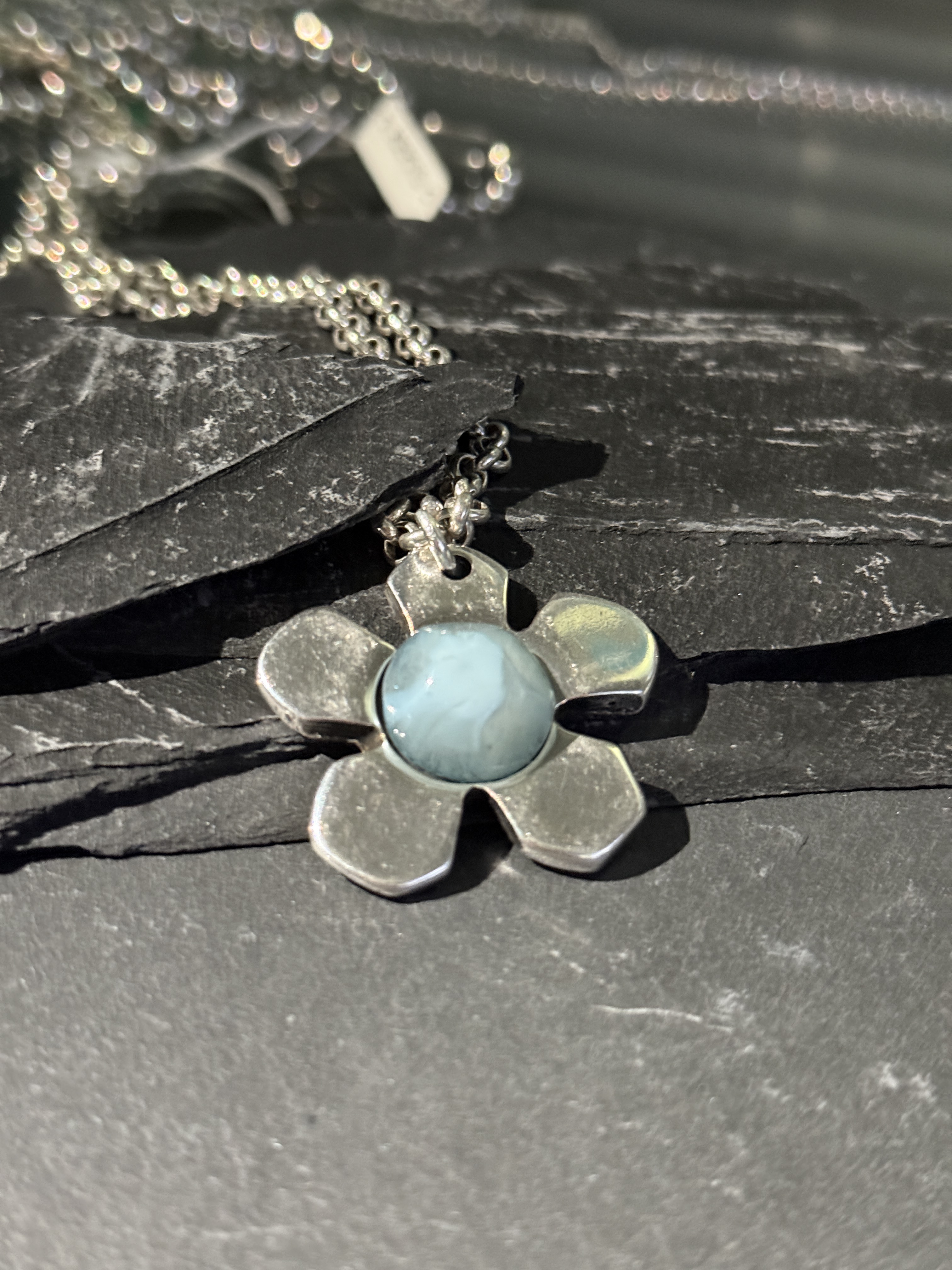 OTRO SLIVER FLOWER NECKLACE