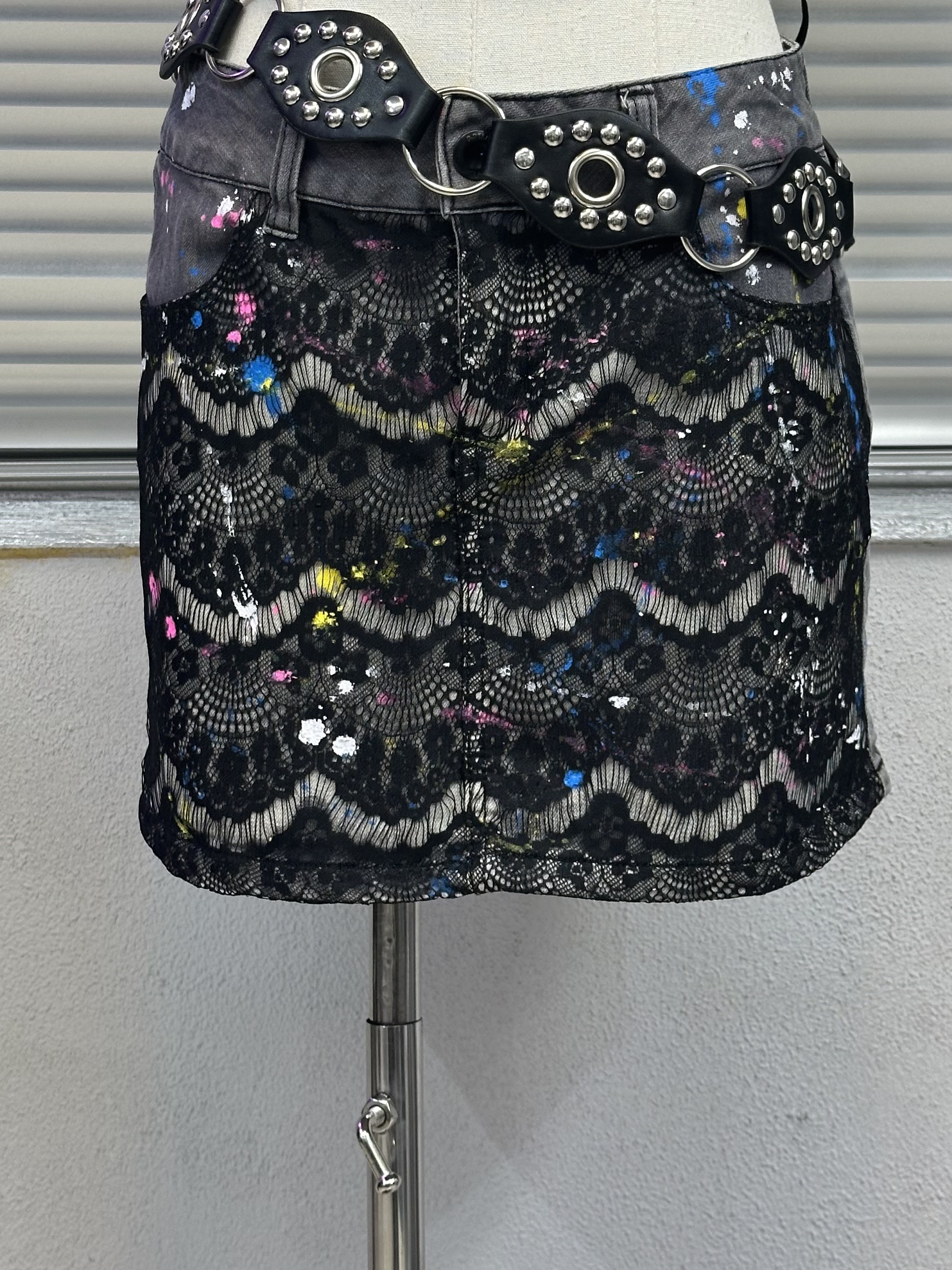 VTG LACE SKIRT