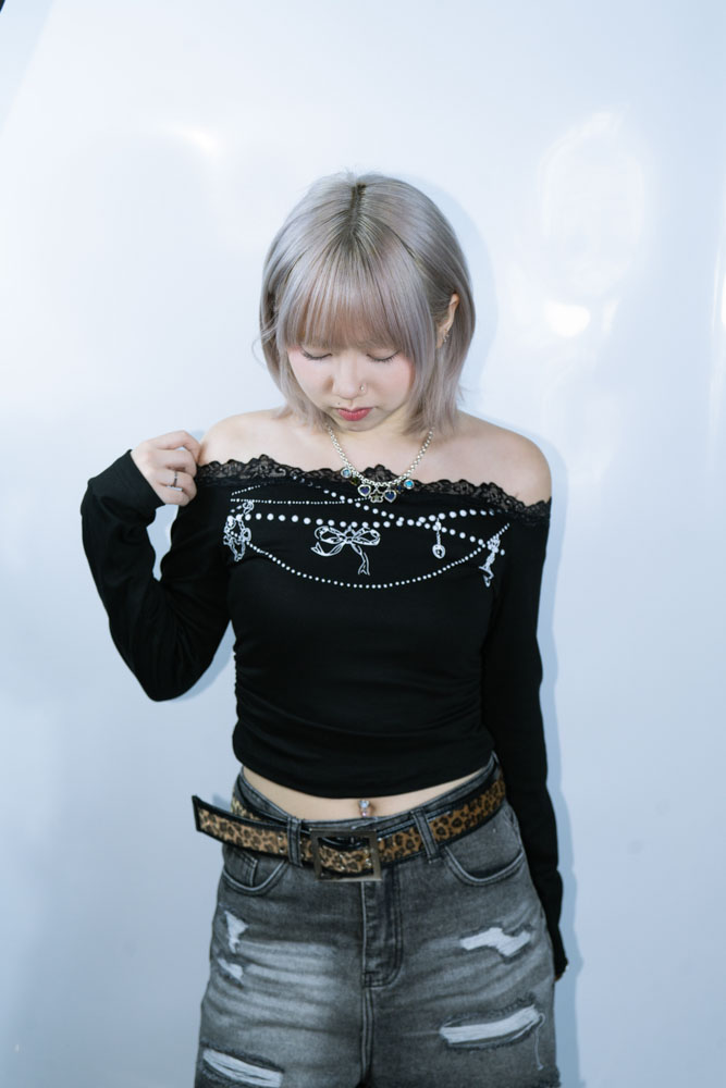 ribbon pearl chain off shoulder