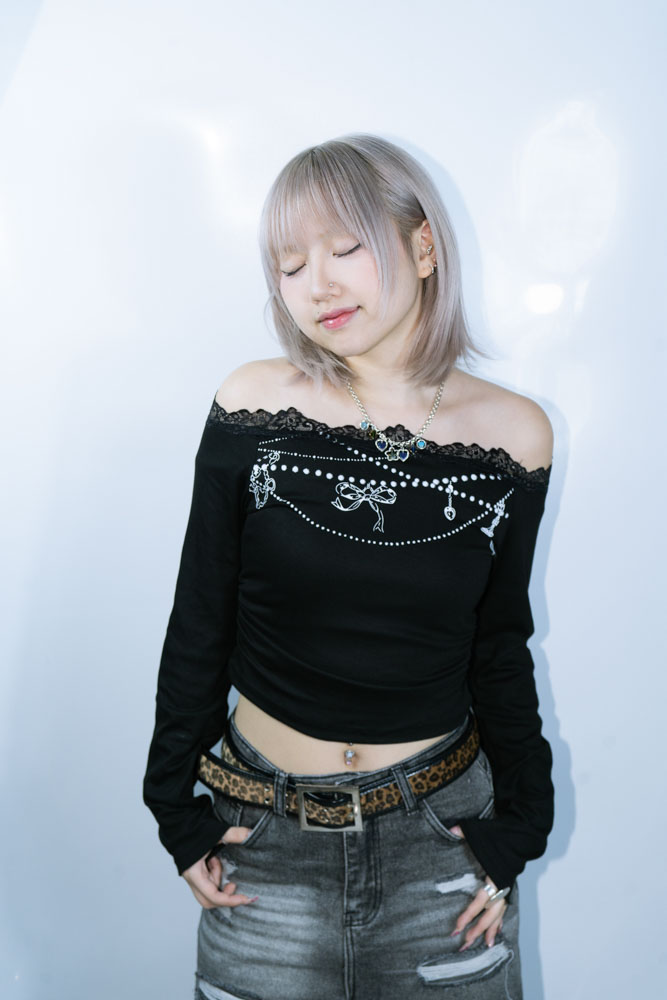 ribbon pearl chain off shoulder