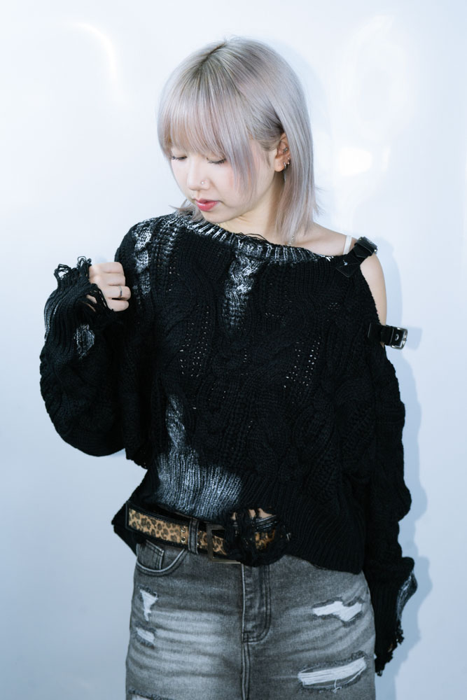 DAMAGE SHOUDLER IN BELT CARDIGIAN