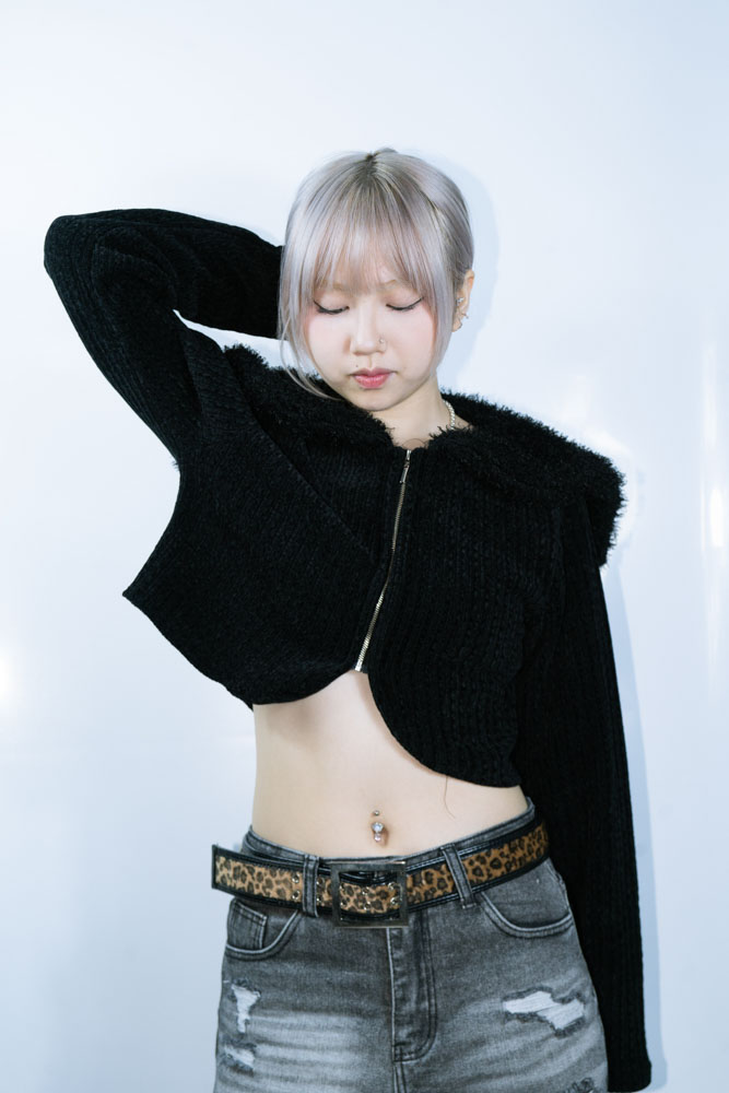 FLUFFY IN NECK CARDIGIAN