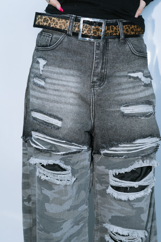 CAMO LAYER DAMAGE JEANS