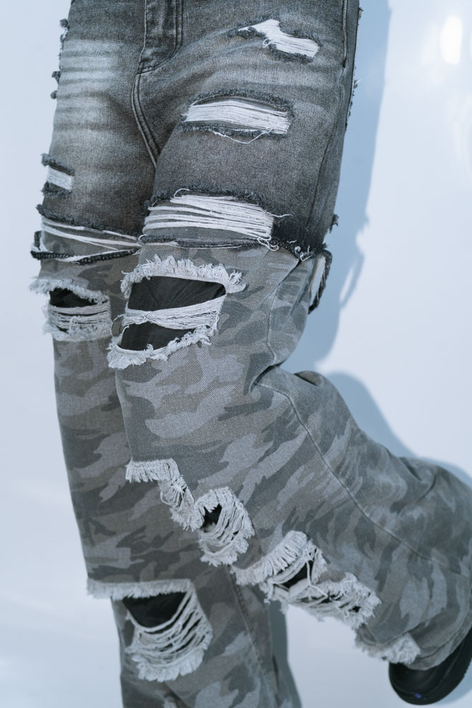 CAMO LAYER DAMAGE JEANS