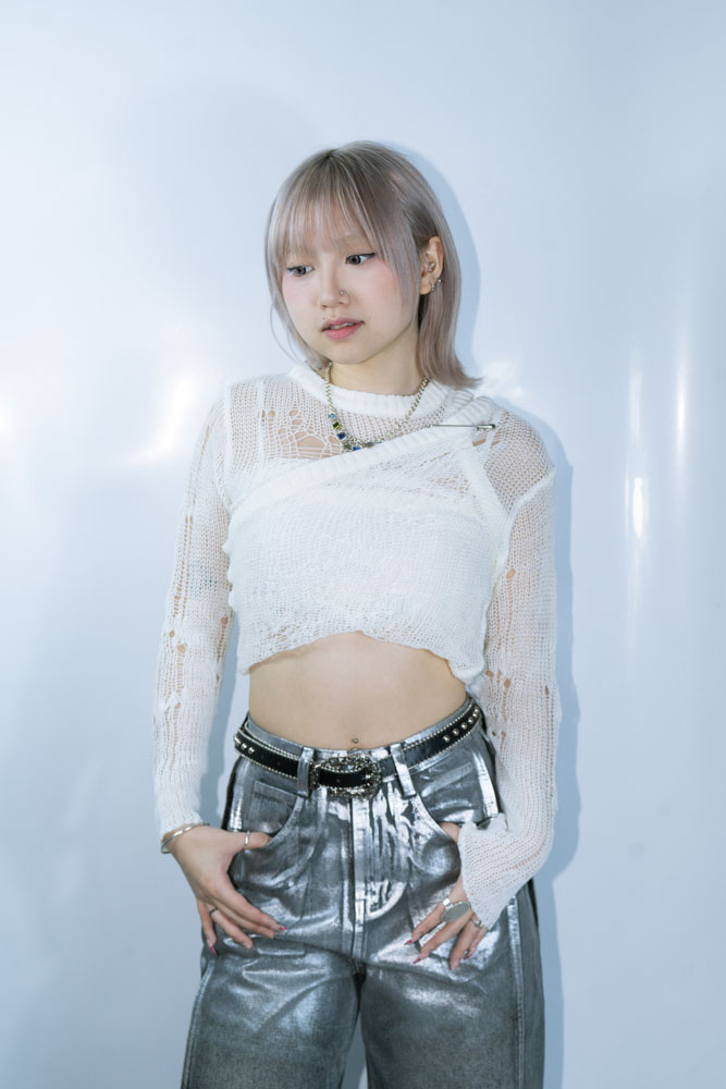 DEMAGE LAYER TOP WITH PIN