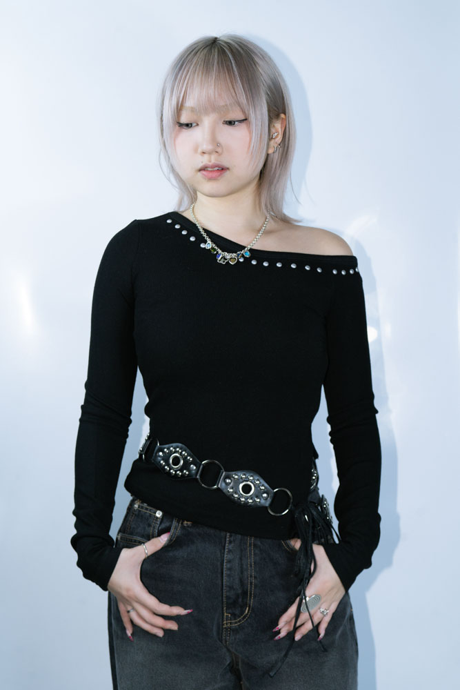 SLIVER PERAL IN LINE OFF SHOULDER