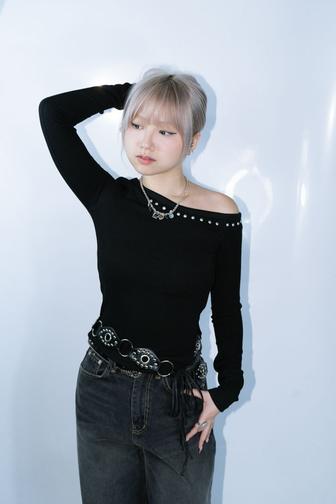 SLIVER PERAL IN LINE OFF SHOULDER