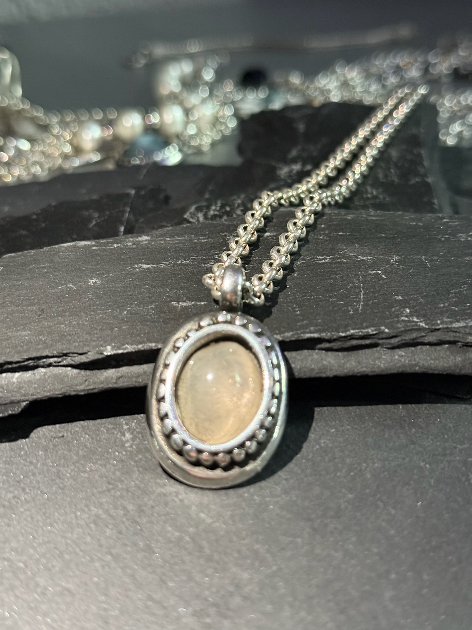 OTRO VTG JEWELLERY NECKLACE