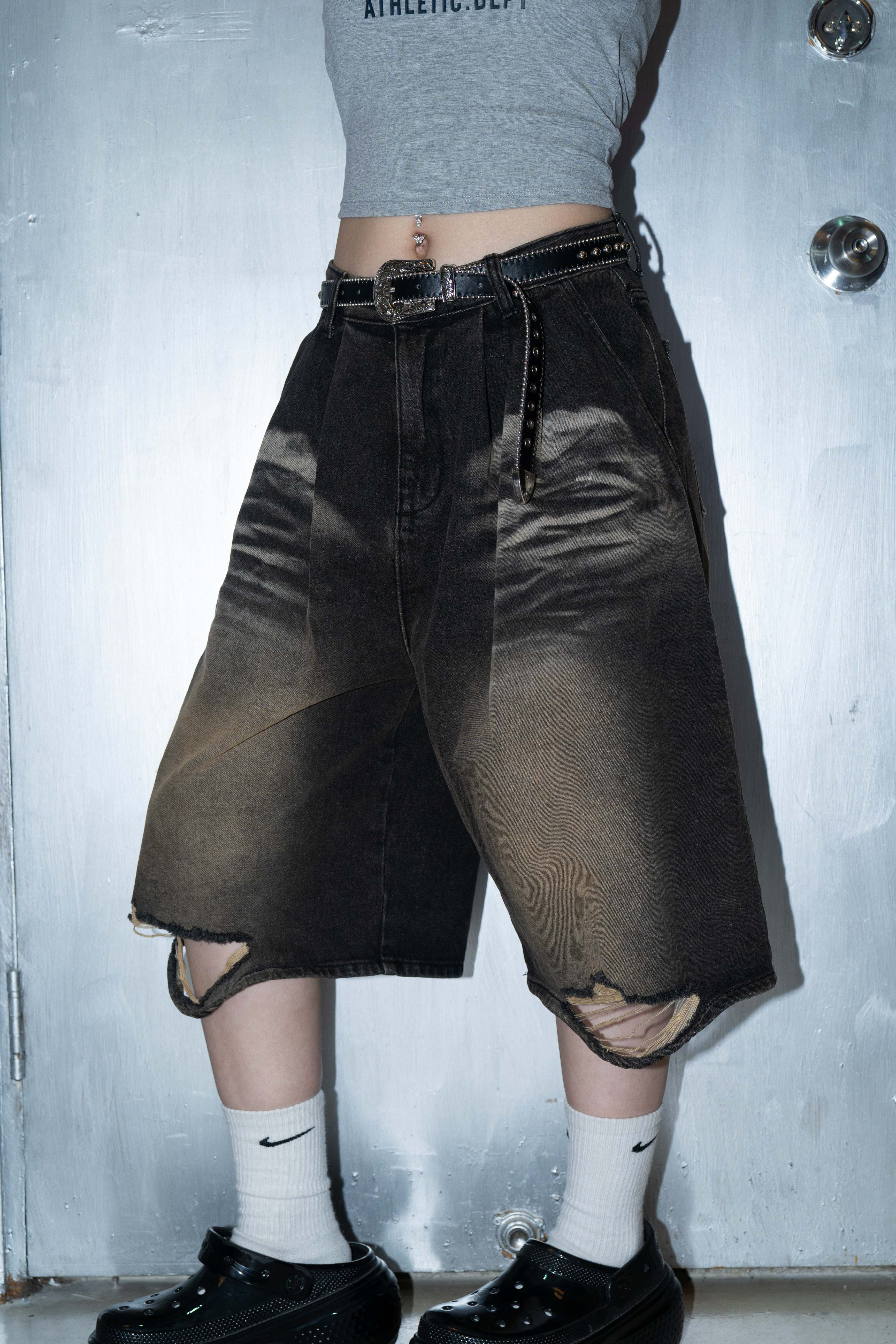 「 ✦Half in demage jeans ✦ 」