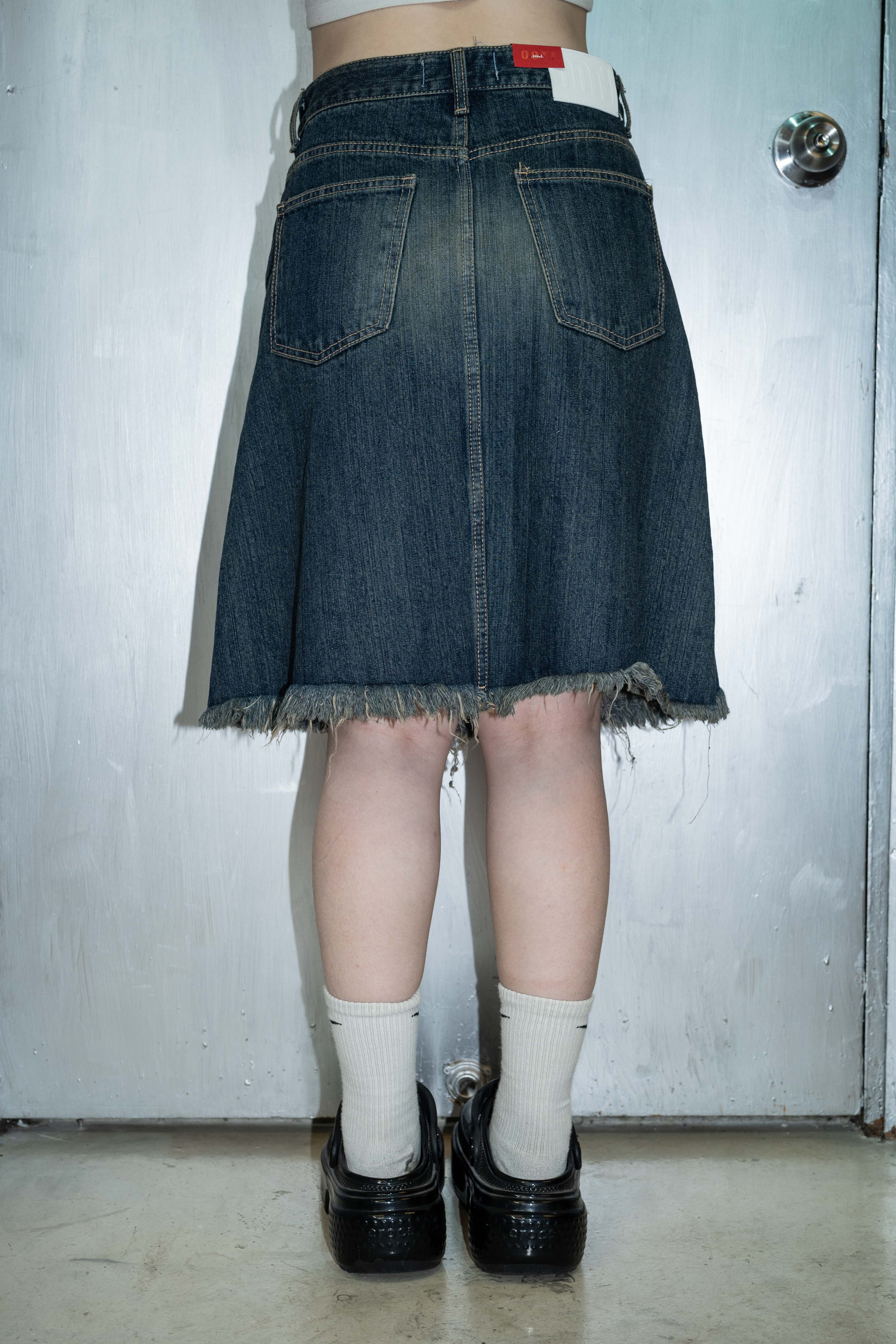 「 ✦HALF IN MIDDLE DENIM SKRIT✦ 」