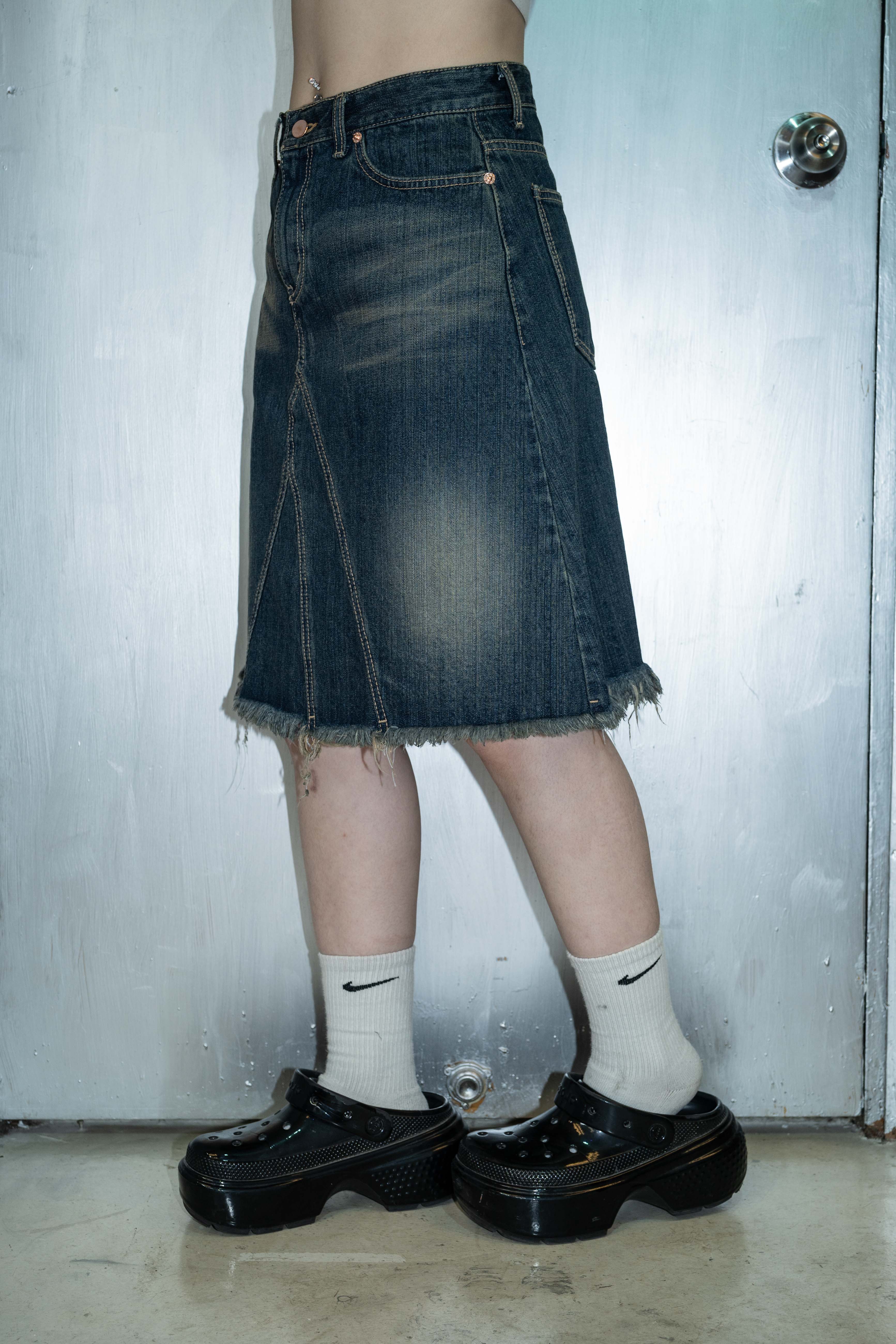 「 ✦HALF IN MIDDLE DENIM SKRIT✦ 」