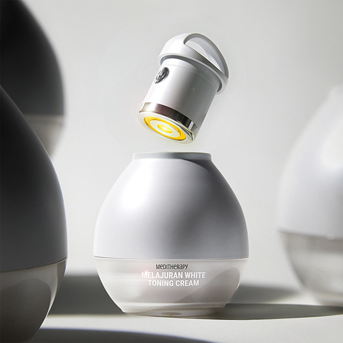 [MEDITHERAPY] MELAJURAN WHITENING TONE-UP CREAM 2 + TONE-UP EMS DEVICE