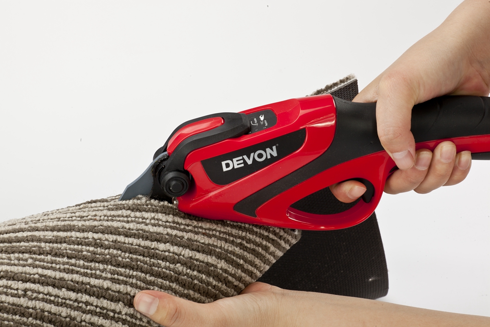 DEVON 1300W Reciprocating Saw 3325-13-32QCV 