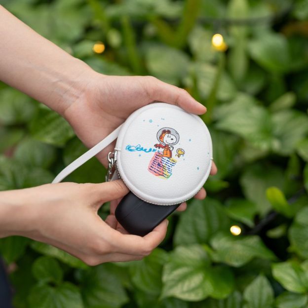 THE GALACTIC PLAYGROUND COLLECTION - SNOOPY & WOODSTOCK COIN POUCH CHARM (WHITE)