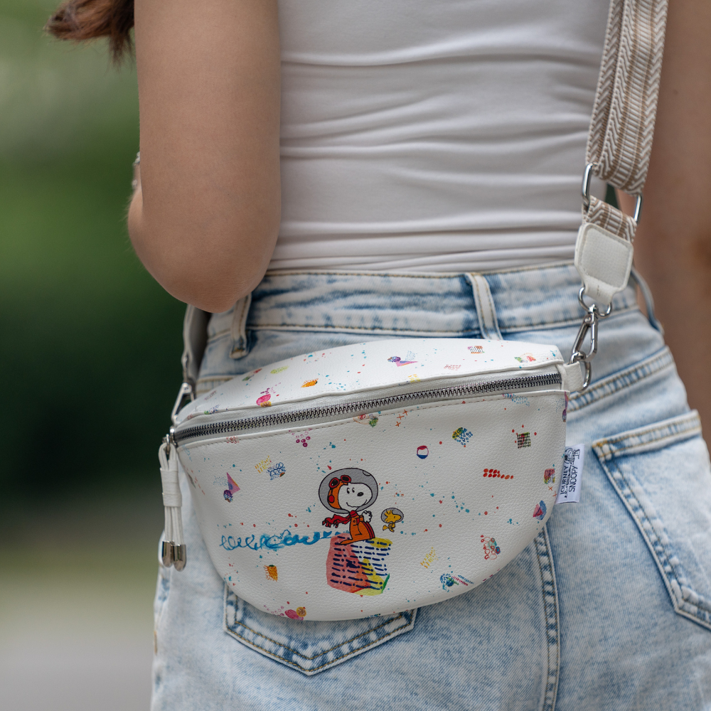 GALACTIC PLAYGROUND COLLECTION - SNOOPY & WOODSTOCK CROSSBODY BAG (WHITE)
