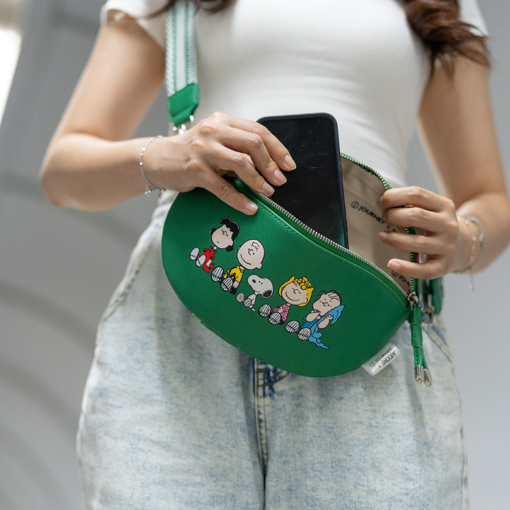 THE GALACTIC COLLECTION - SNOOPY & WOODSTOCK CROSSBODY BAG (FOREST GREEN)