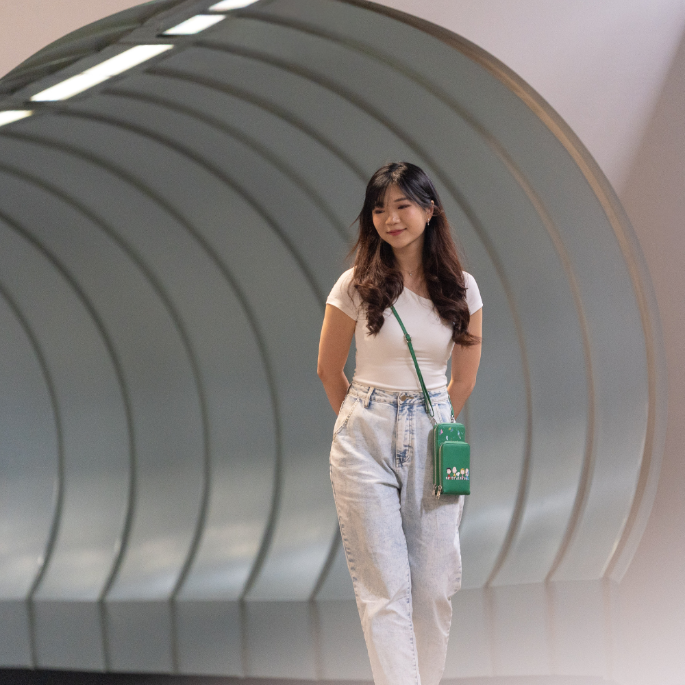 THE GALACTIC PLAYGROUND COLLECTION - SNOOPY & WOODSTOCK SLING WALLET (FOREST GREEN)