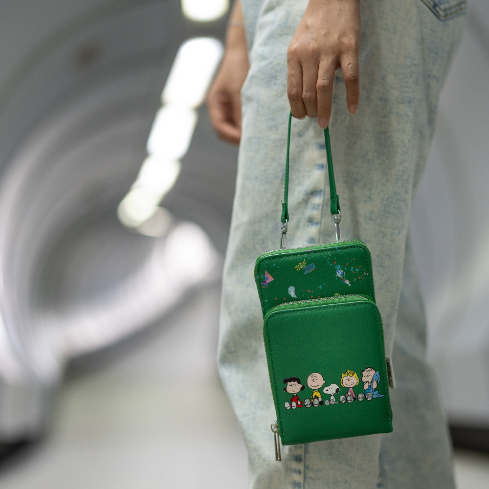 GALACTIC PLAYGROUND COLLECTION - SNOOPY & WOODSTOCK SLING WALLET (FOREST GREEN)