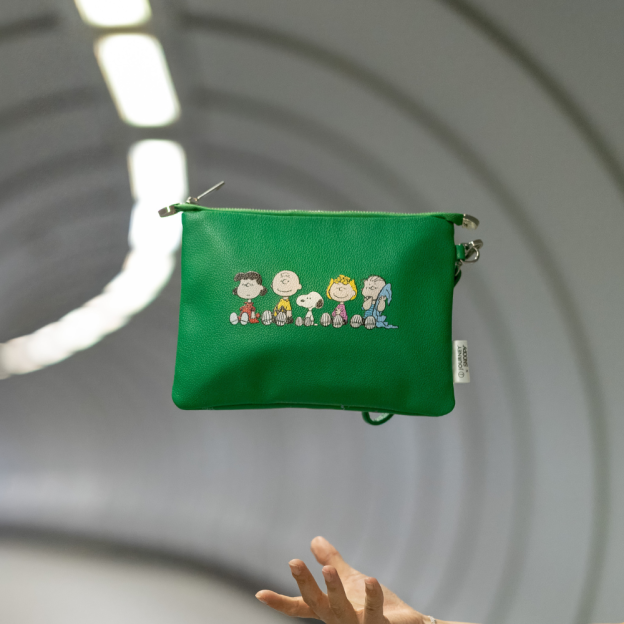 THE GALACTIC PLAYGROUND COLLECTION - SNOOPY & WOODSTOCK WRISTLET POUCH (FOREST GREEN)