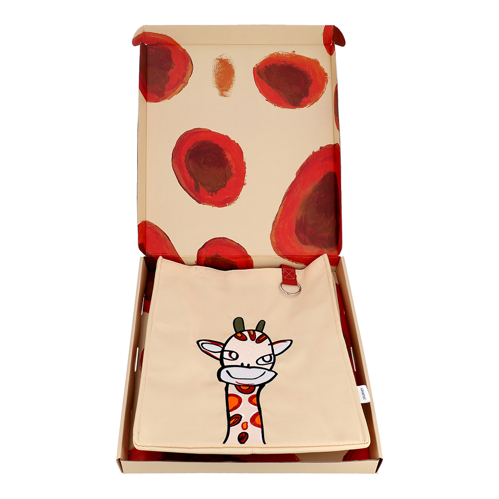 (JOURNEY LUXE) WILD WITHIN COLLECTION - GIRAFFE EMBROIDERY TOTE BAG